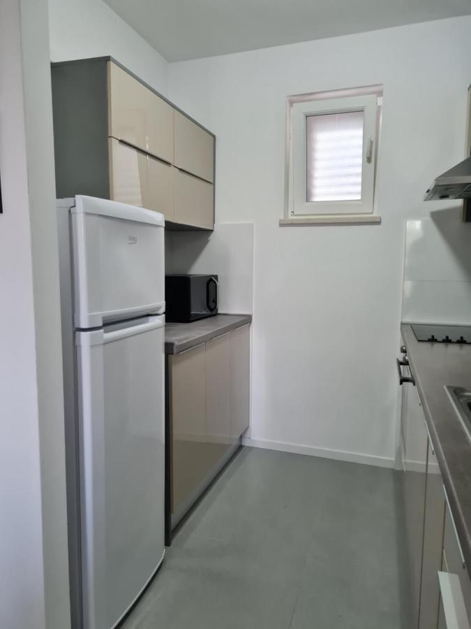 Apartment Gamma With Hydromassage Mini Pool Near Split Žrnovnica Esterno foto