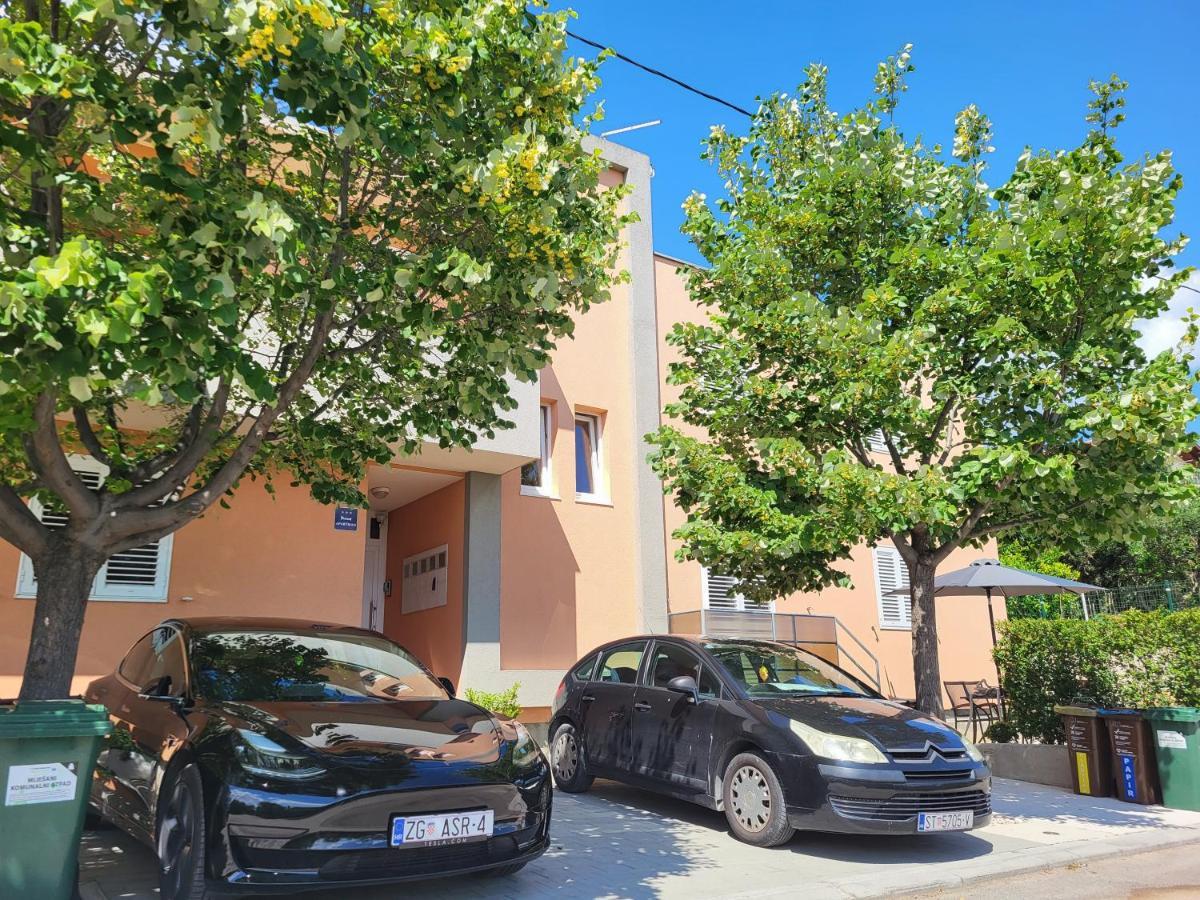 Apartment Gamma With Hydromassage Mini Pool Near Split Žrnovnica Esterno foto