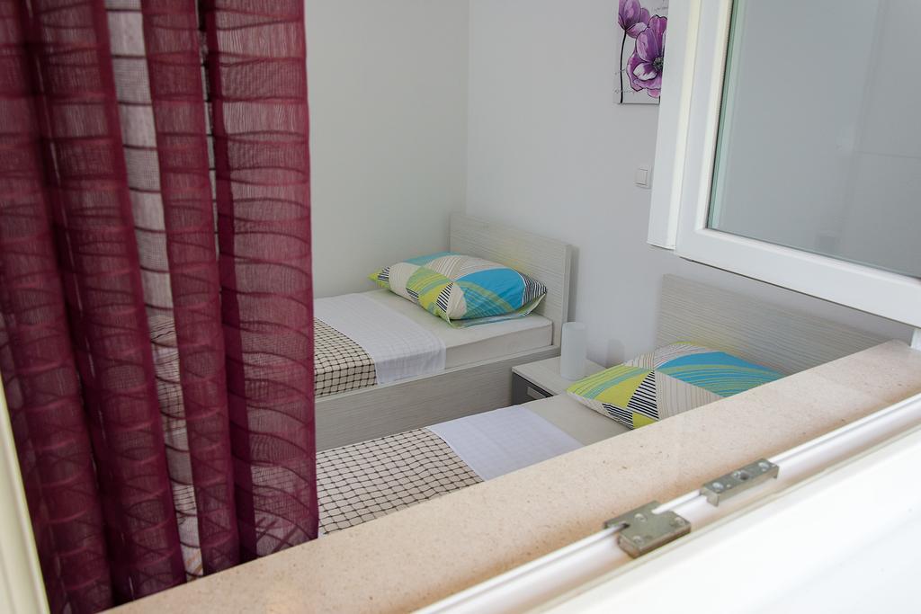 Apartment Gamma With Hydromassage Mini Pool Near Split Žrnovnica Esterno foto