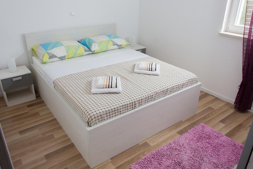 Apartment Gamma With Hydromassage Mini Pool Near Split Žrnovnica Esterno foto