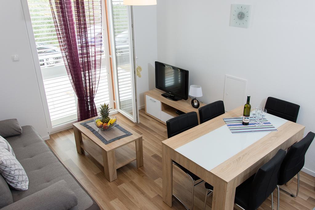 Apartment Gamma With Hydromassage Mini Pool Near Split Žrnovnica Esterno foto