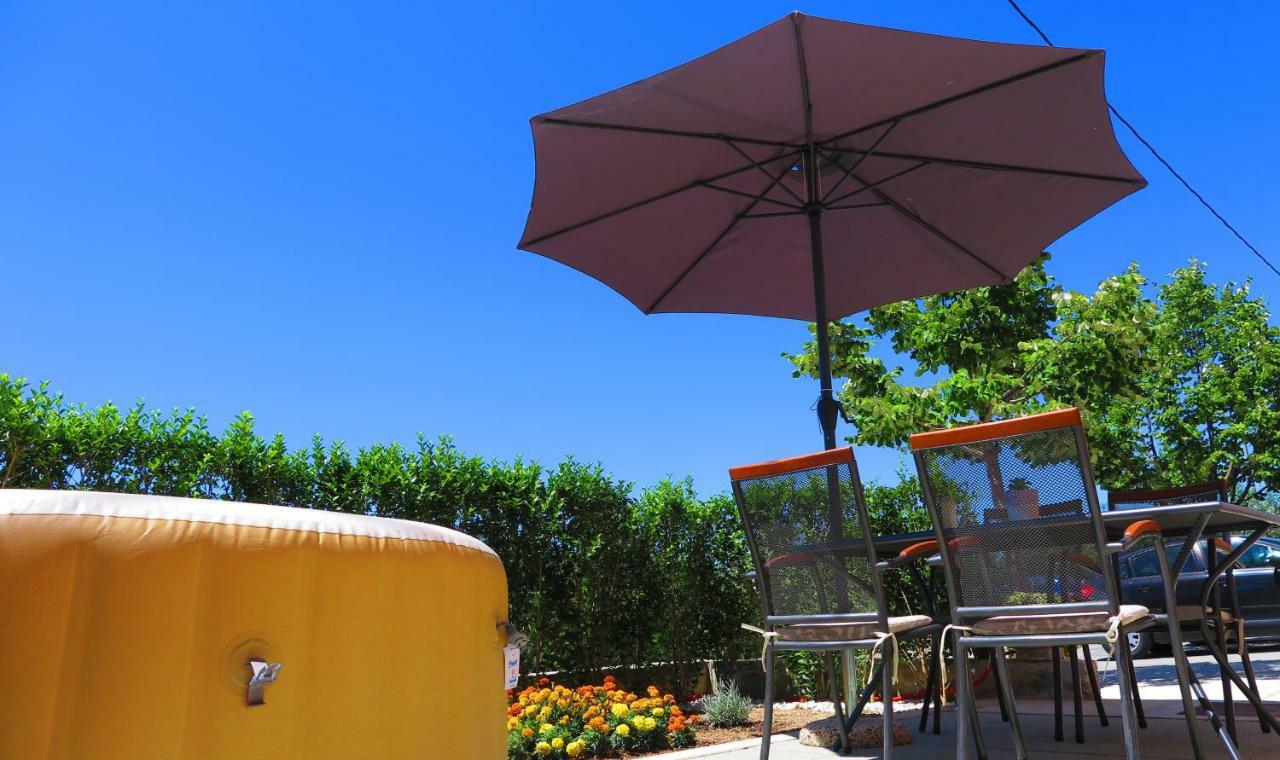Apartment Gamma With Hydromassage Mini Pool Near Split Žrnovnica Esterno foto
